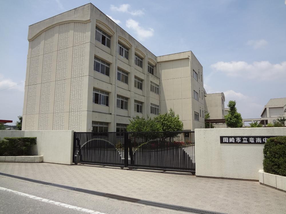 Junior high school. 1000m to Okazaki Municipal Ryunan junior high school