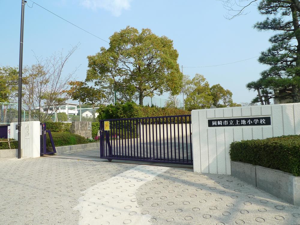 Primary school. Okazaki City Uechi to elementary school 200m