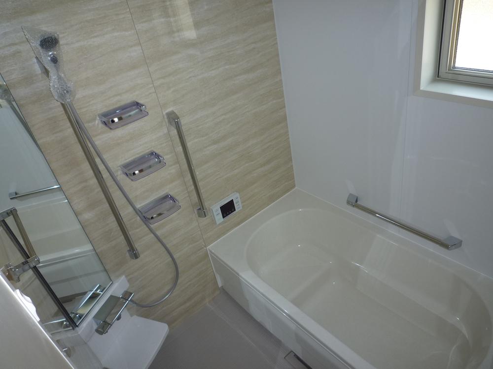 Bathroom. Comfortable throughout the year! It comes with a ventilation drying heater (B Building) bathroom room (March 2013) Shooting