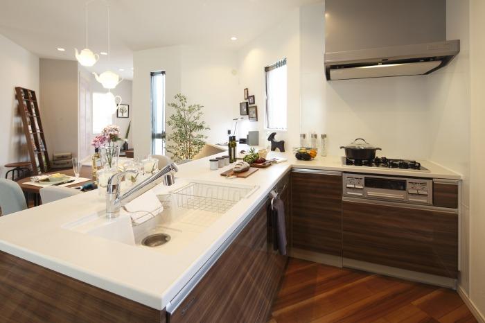 Kitchen. Good occupancy rate L-shaped kitchen