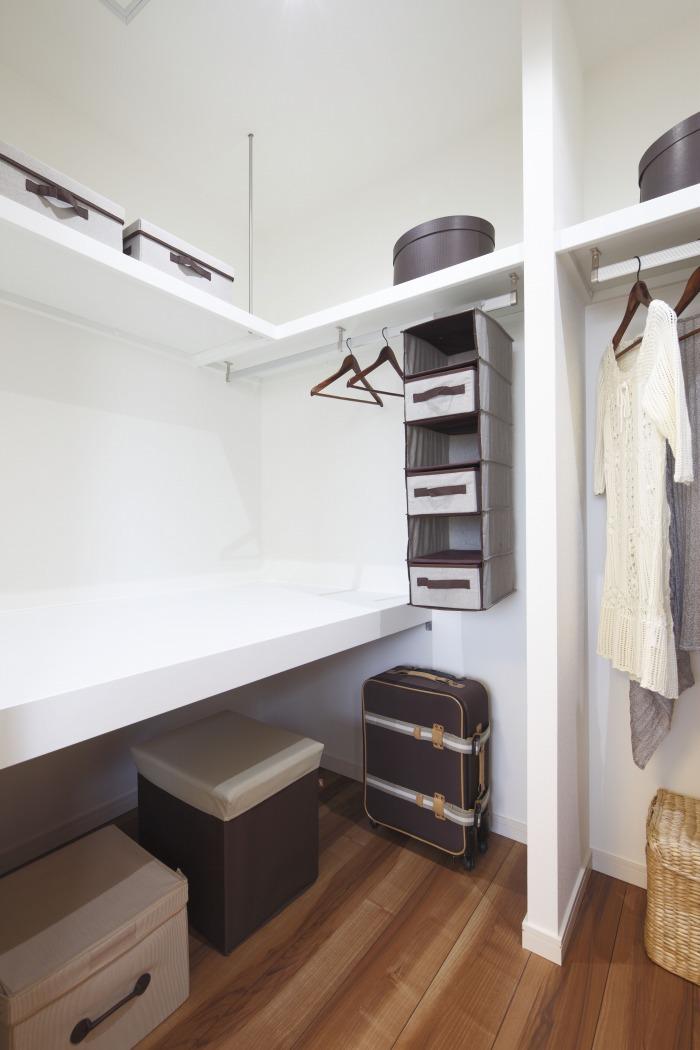 Receipt. Walking closet of the guest of honor room, Chest of drawers is also safe for unnecessary and earthquake. 