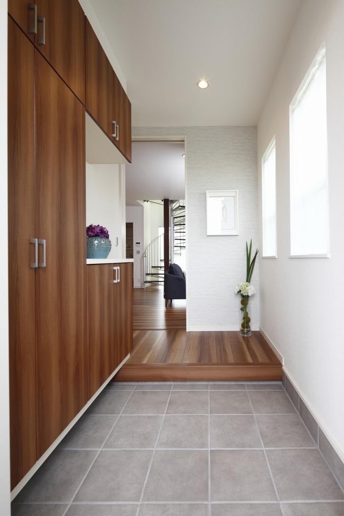 Entrance. Entrance ・ It was bright, with a window to the hall. 