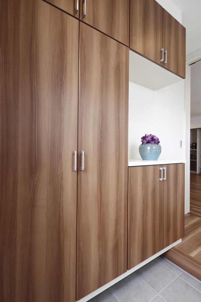 Entrance. Entrance neat in a large footwear purse