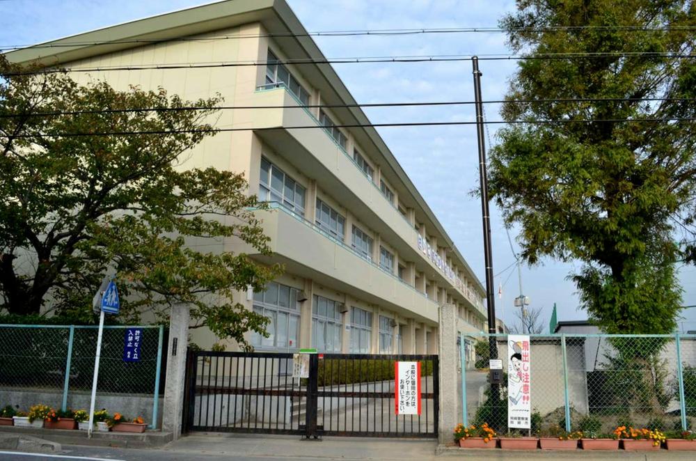 Primary school. 365m to Okazaki City Rokutsubi Southern Elementary School