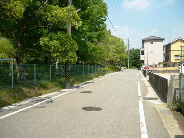 Local photos, including front road. Front road (north)