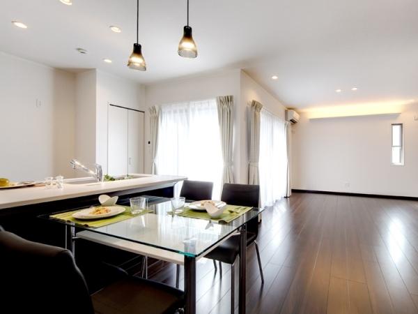 Living. Because in construction, Same specifications is a picture. 