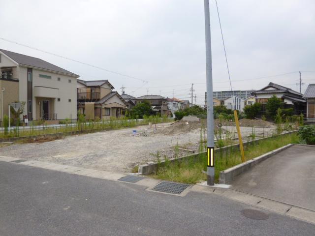 Local photos, including front road. Local (August 2013) Shooting