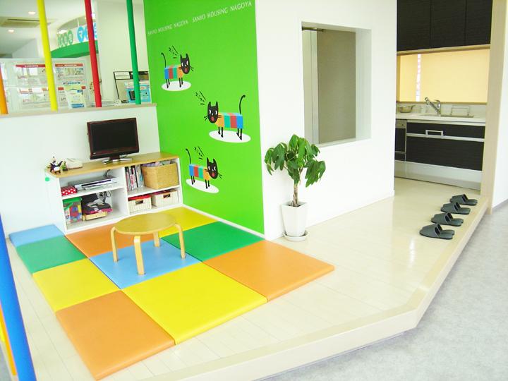 exhibition hall / Showroom. Kids Room looks from meeting space ☆ It is safe can have small children! 