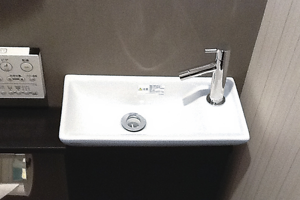 Toilet.  [Hand wash counter] Installed hand washing counter, which is independent from the toilet in the toilet. Clean and sophisticated toilet space has been directed (same specifications)