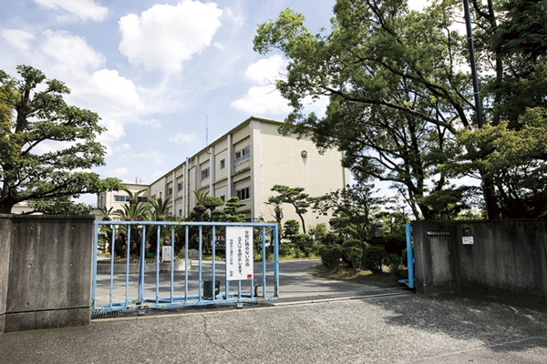 Surrounding environment. Okazaki Municipal waxwing elementary school (14 mins ・ About 1100m)