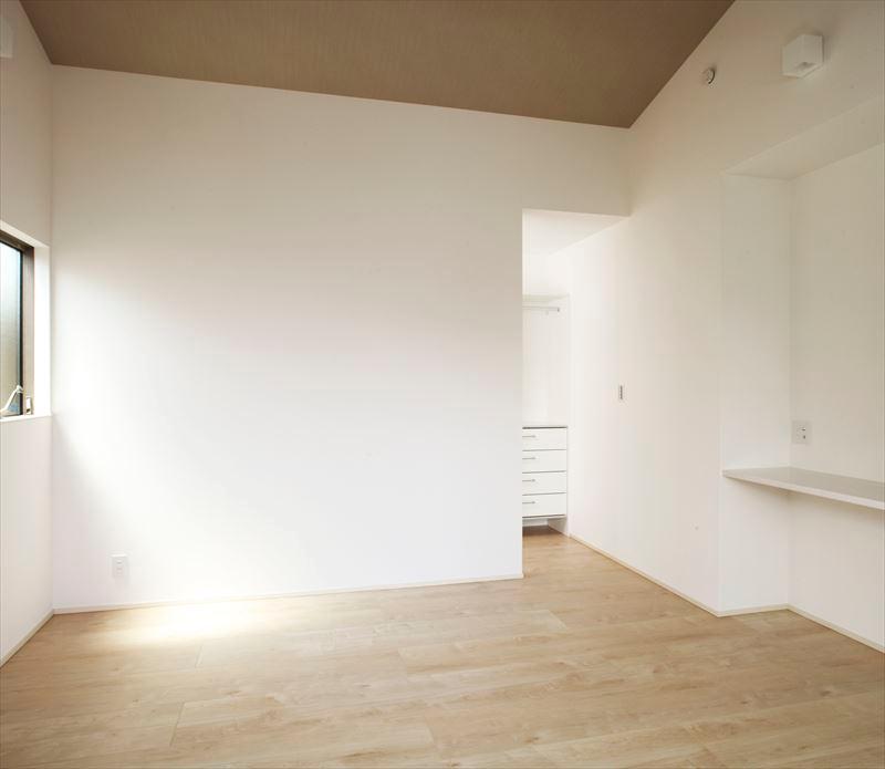 Non-living room. F Building Master Bedroom