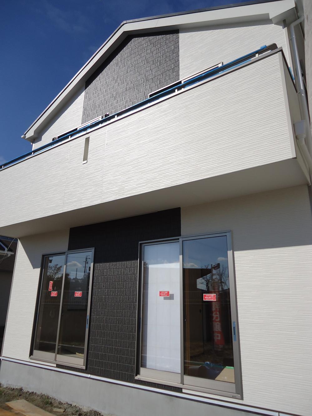 Local appearance photo. Building 3