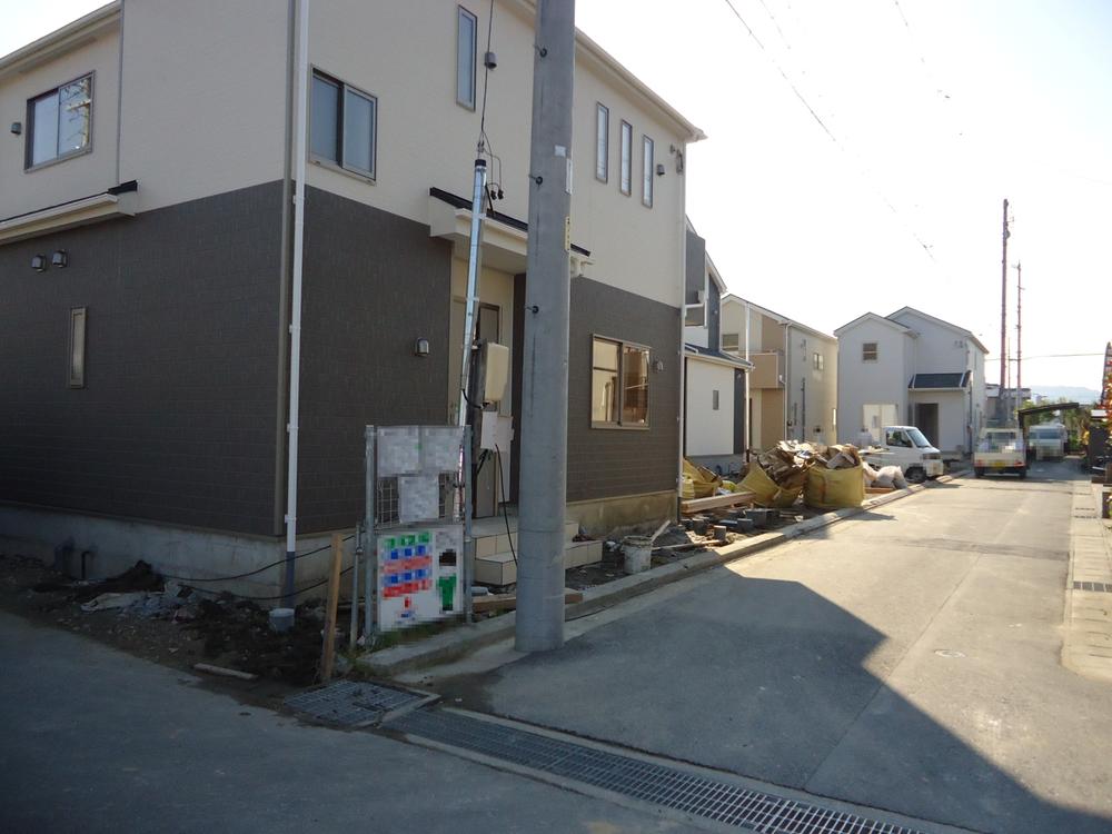 Local photos, including front road. Local (12 May 2013) Shooting