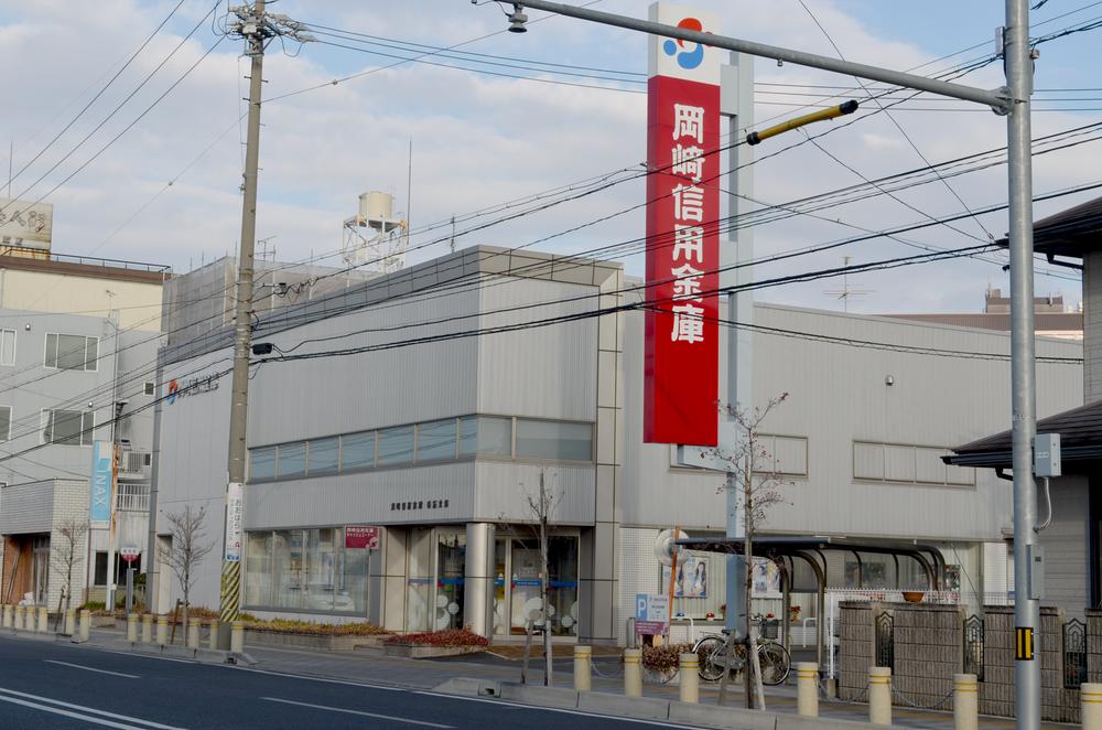 Bank. Okazakishin'yokinko plinth to the branch 380m