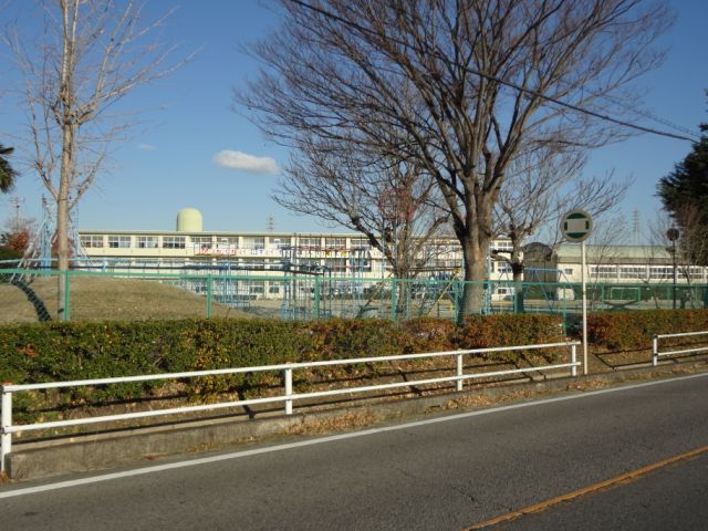 Primary school. 1700m until the Municipal Rokutsubi south elementary school (elementary school)