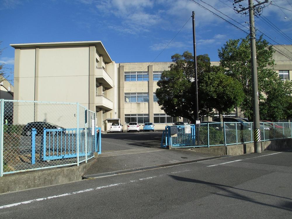 Primary school. Okazaki City Yahagi to Nishi Elementary School 1531m