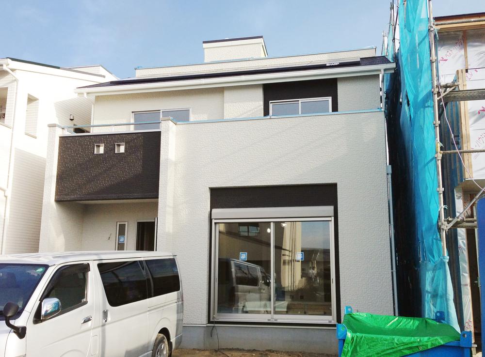 Local appearance photo. D Building began to scaffold comes off appearance seen Exterior (December 2013 shooting)