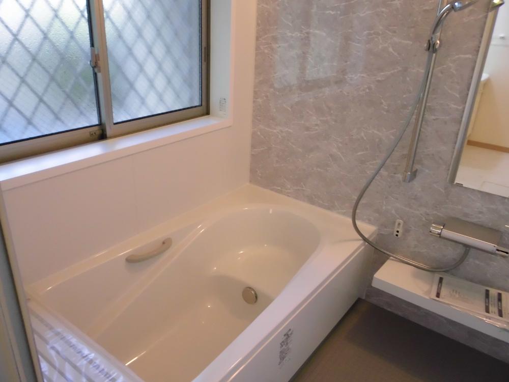 Bathroom. Bath 2013 December 9 shooting * With bathroom dry heating function! 