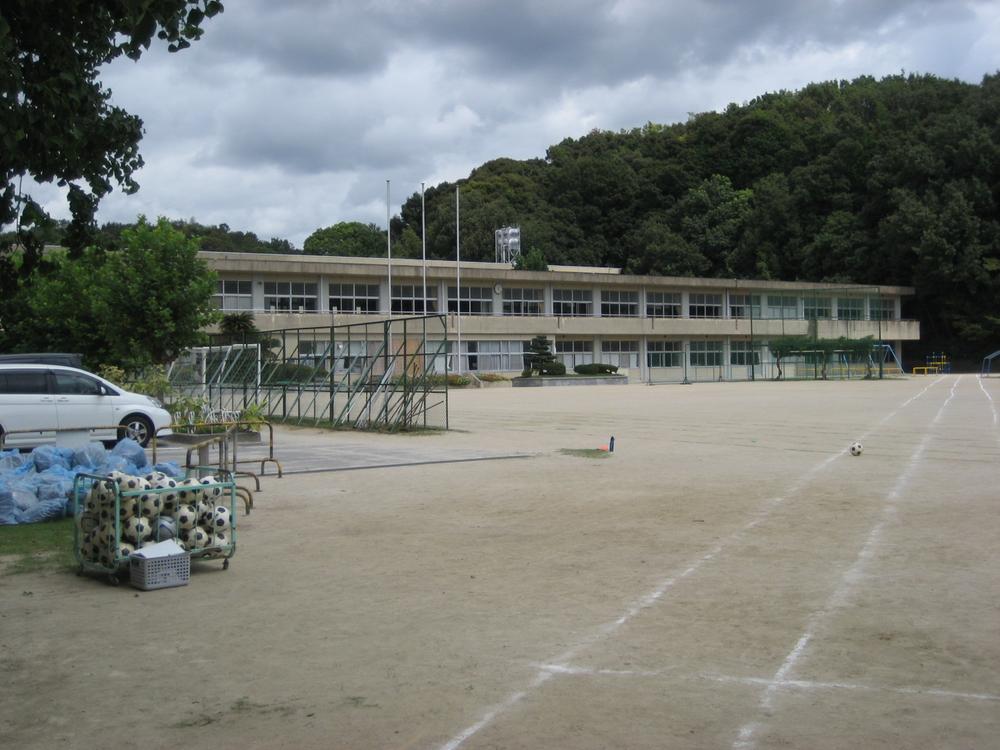 Primary school. Iwatsu 1000m up to elementary school
