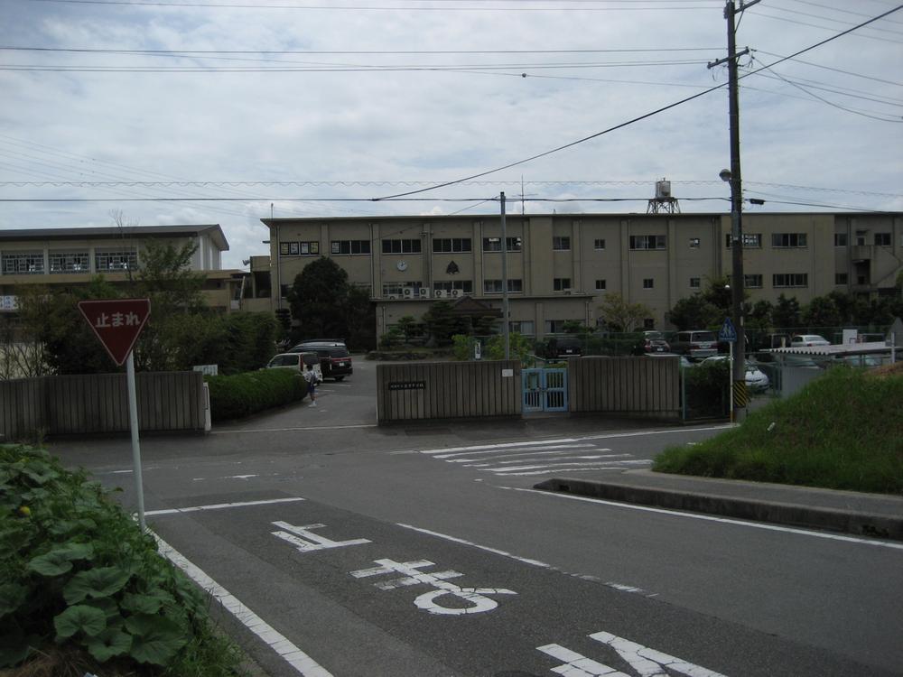 Junior high school. Iwatsu 870m until junior high school