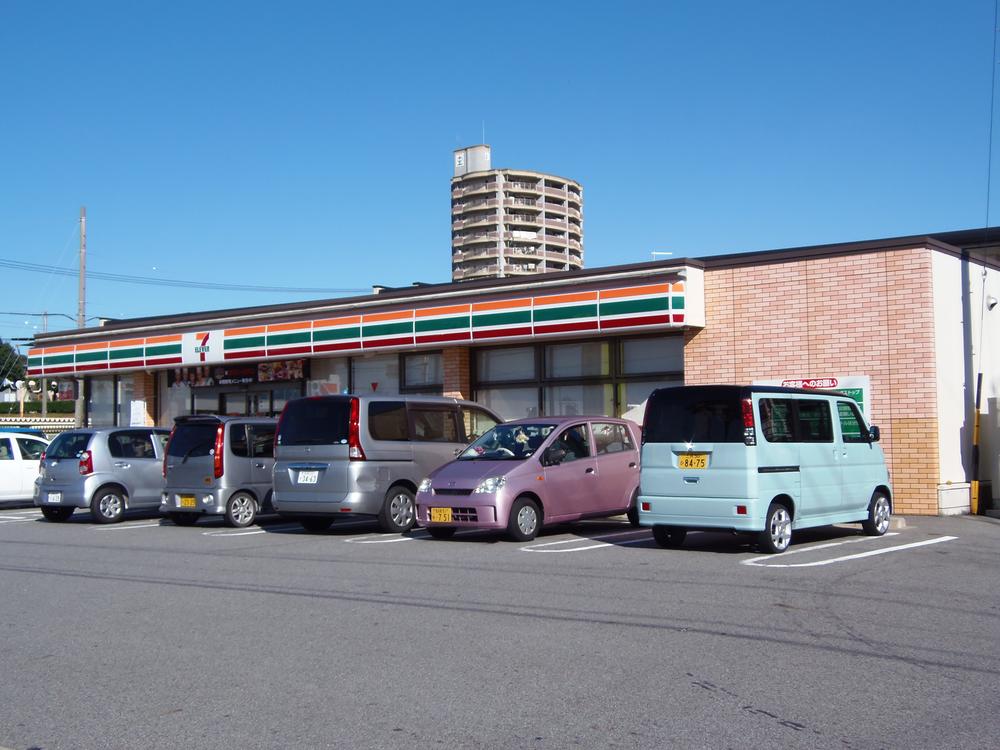 Convenience store. 260m to Seven-Eleven