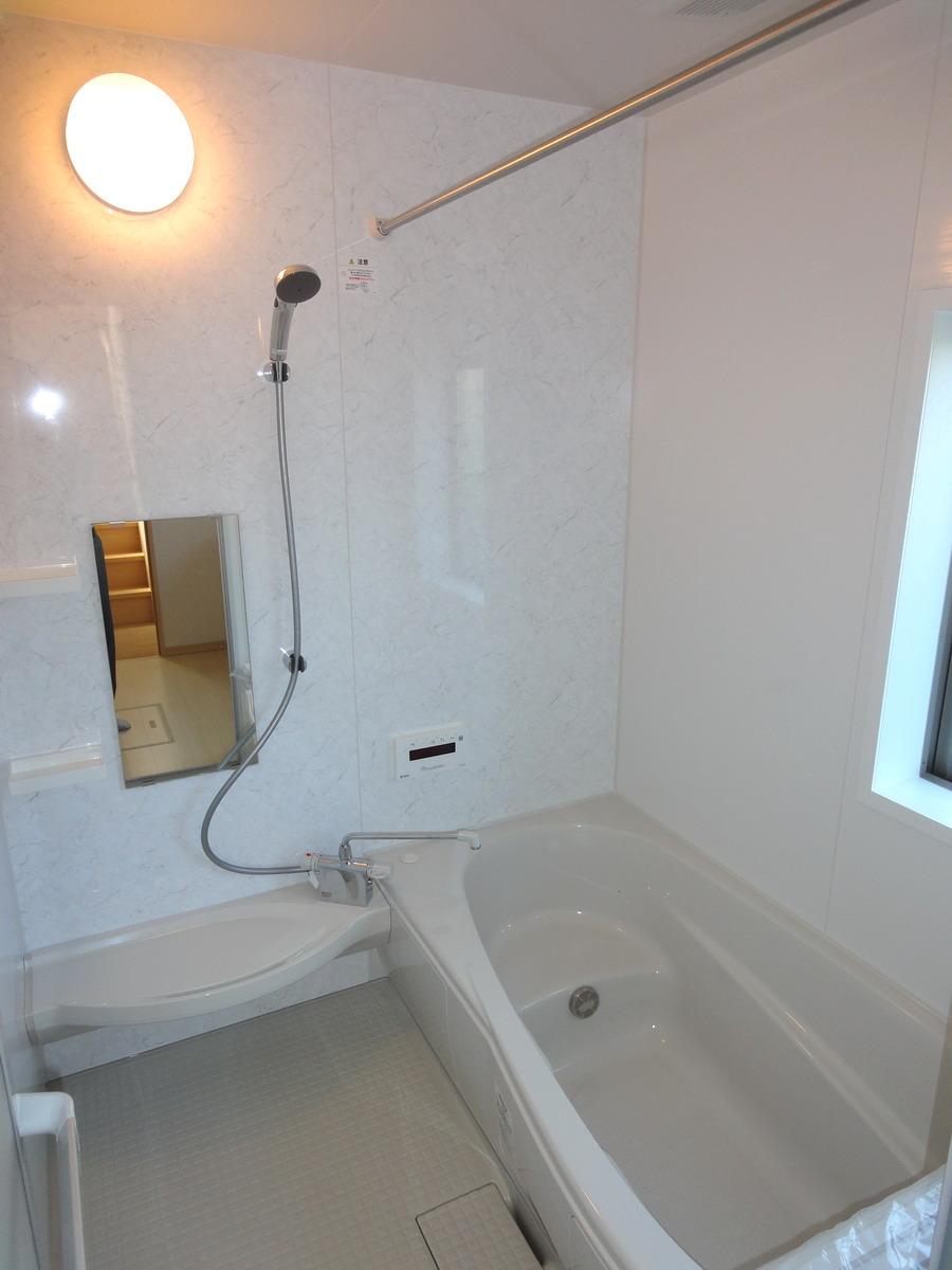Same specifications photo (bathroom)