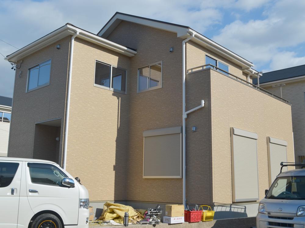 Local appearance photo. 4 Building