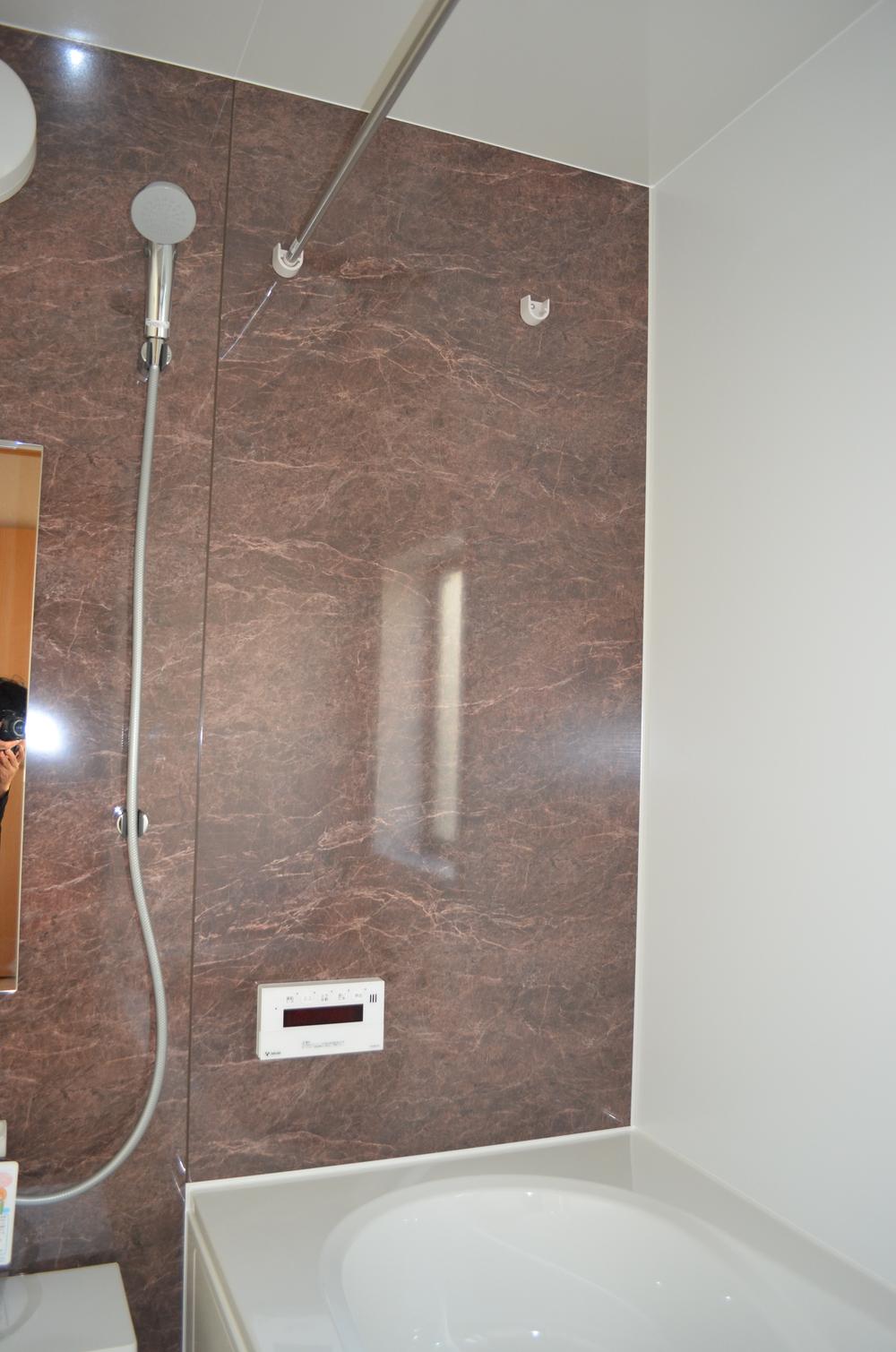 Same specifications photo (bathroom). 4 Building