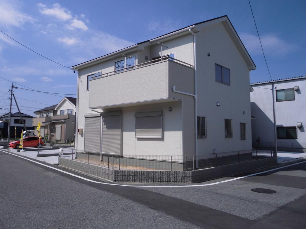 Local appearance photo. Local appearance photo December 2013 shooting * final limit 1 House! *attractive Shaping land of the southeast corner lot!  * Zenshitsuminami direction Ventilation good per yang! * Building area spacious 106 sq m !  ◆ "Dwelling looking Campaign" held in! 