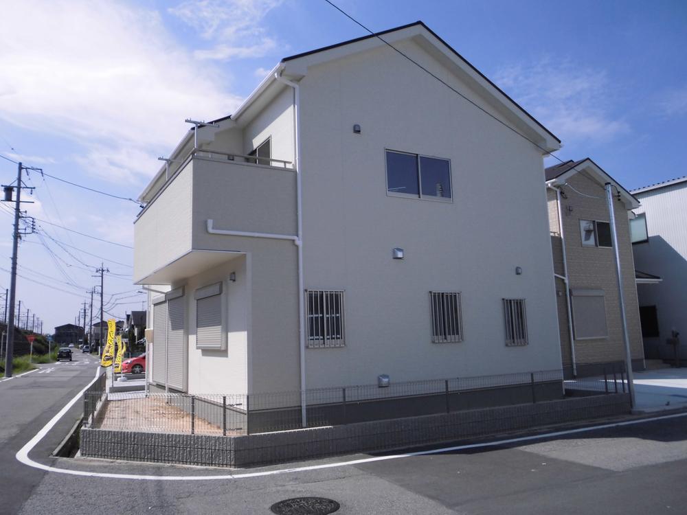 Local appearance photo. Local appearance photo December 2013 shooting