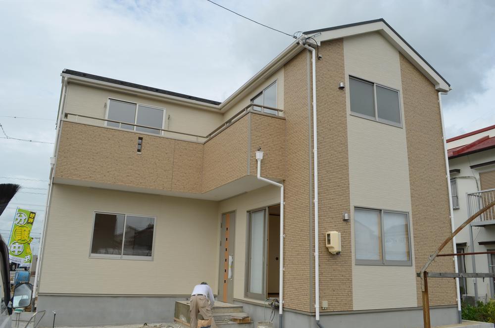 Local appearance photo. Building 2