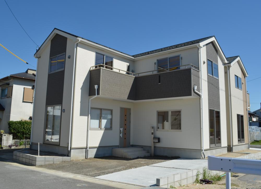 Local appearance photo. 1 Building