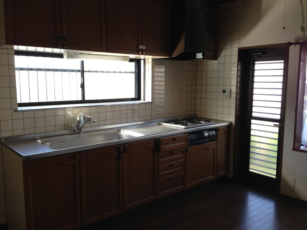 Kitchen. It is a kitchen that can also window is larger enter day ventilation