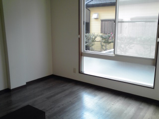 Other room space. It is another one of the Western-style. 