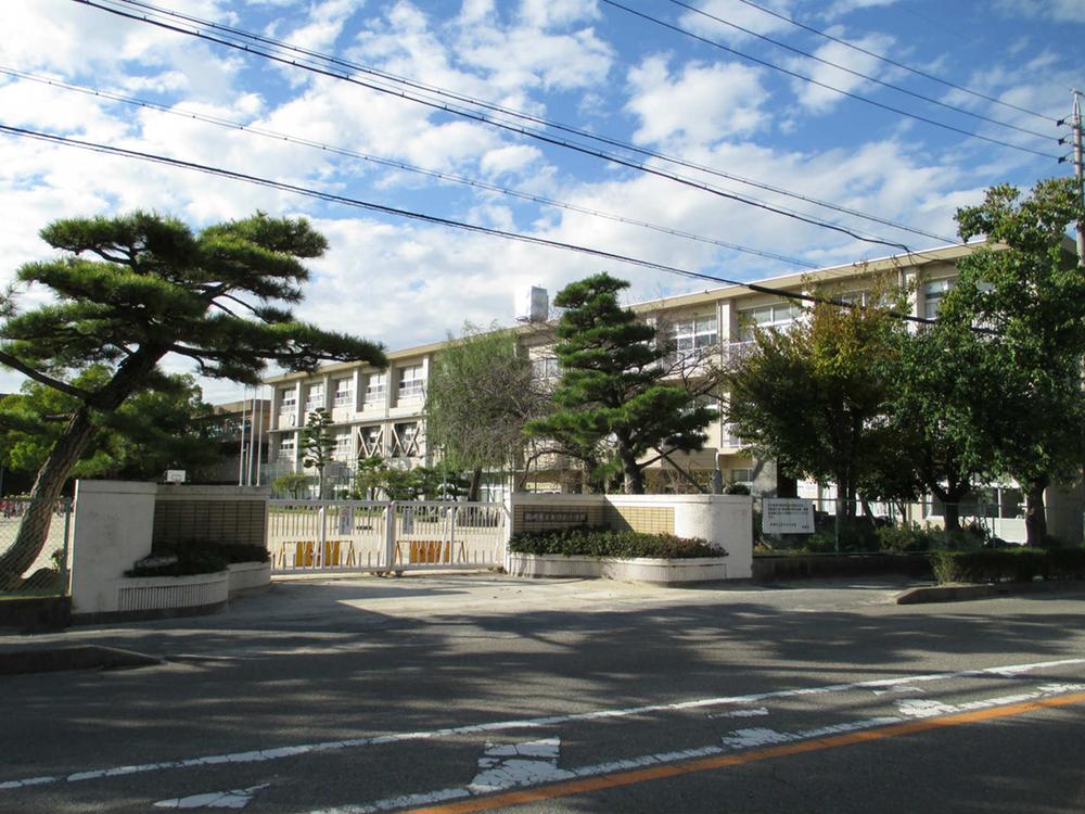 Primary school. Yahagi North Elementary School
