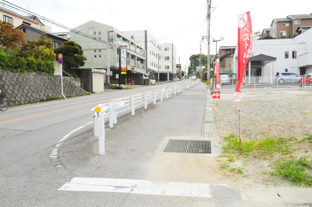 Local photos, including front road. Local, including the front road (October 2013 shooting)