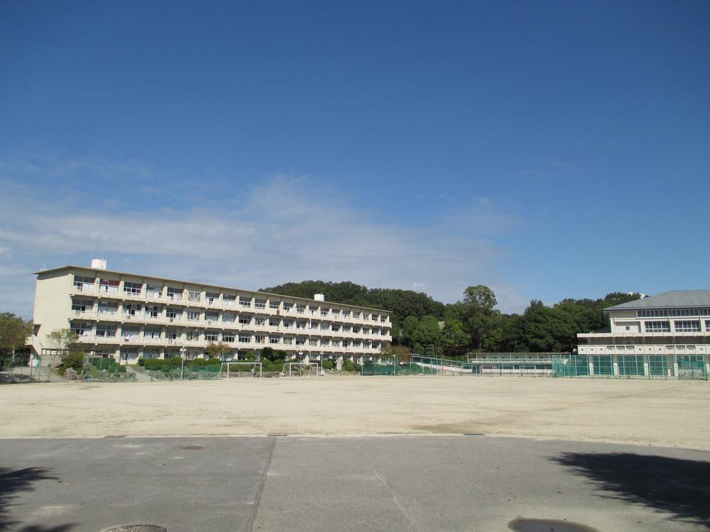 Junior high school. 767m until Okazaki Municipal Kabutoyama junior high school