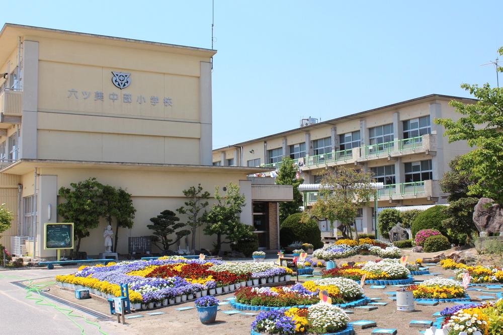 Primary school. 1620m to Okazaki City Rokutsubi Southern Elementary School