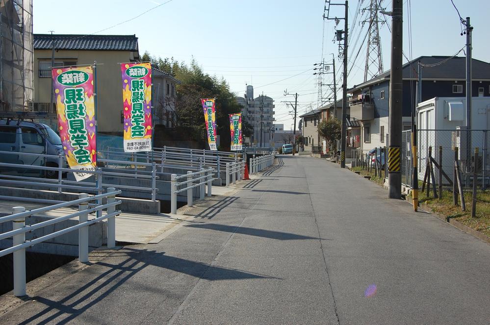 Local photos, including front road. Local (12 May 2013) Shooting