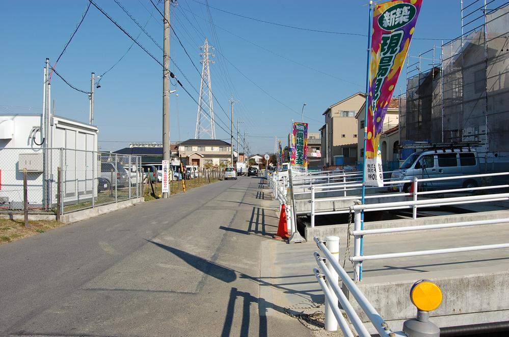 Local photos, including front road. Local (12 May 2013) Shooting