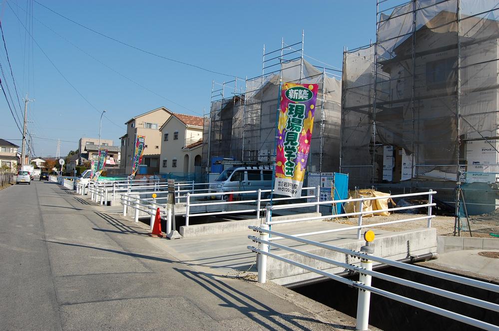 Local photos, including front road. Local (12 May 2013) Shooting