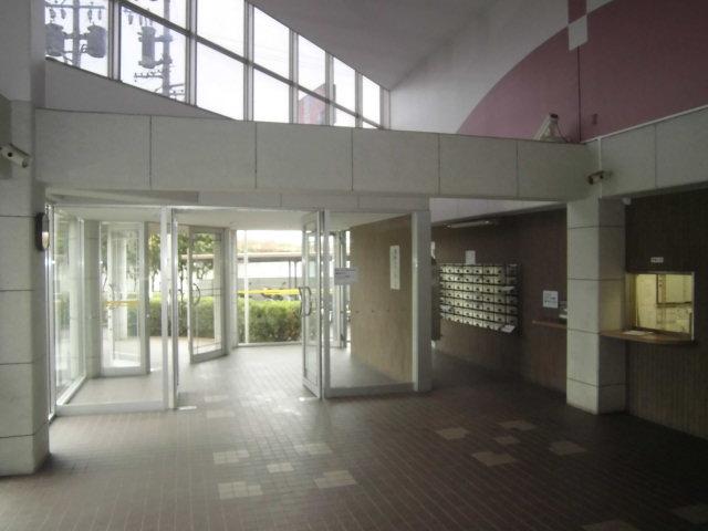 Entrance. Common areas