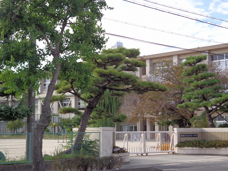 Primary school. Municipal Yahagi to North Elementary School (Elementary School) 586m