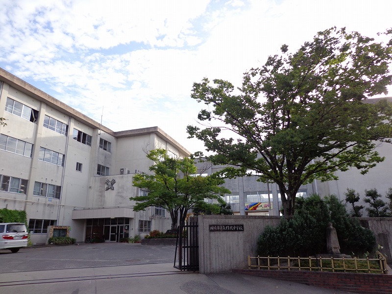 Junior high school. Municipal Yahagi up north junior high school (junior high school) 669m