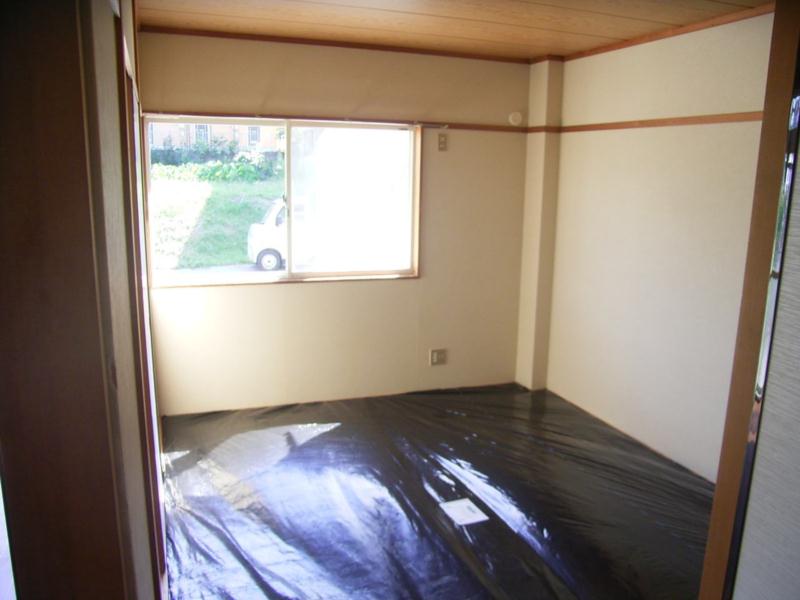 Other room space. Is a Japanese-style room. Also plug the sun. 