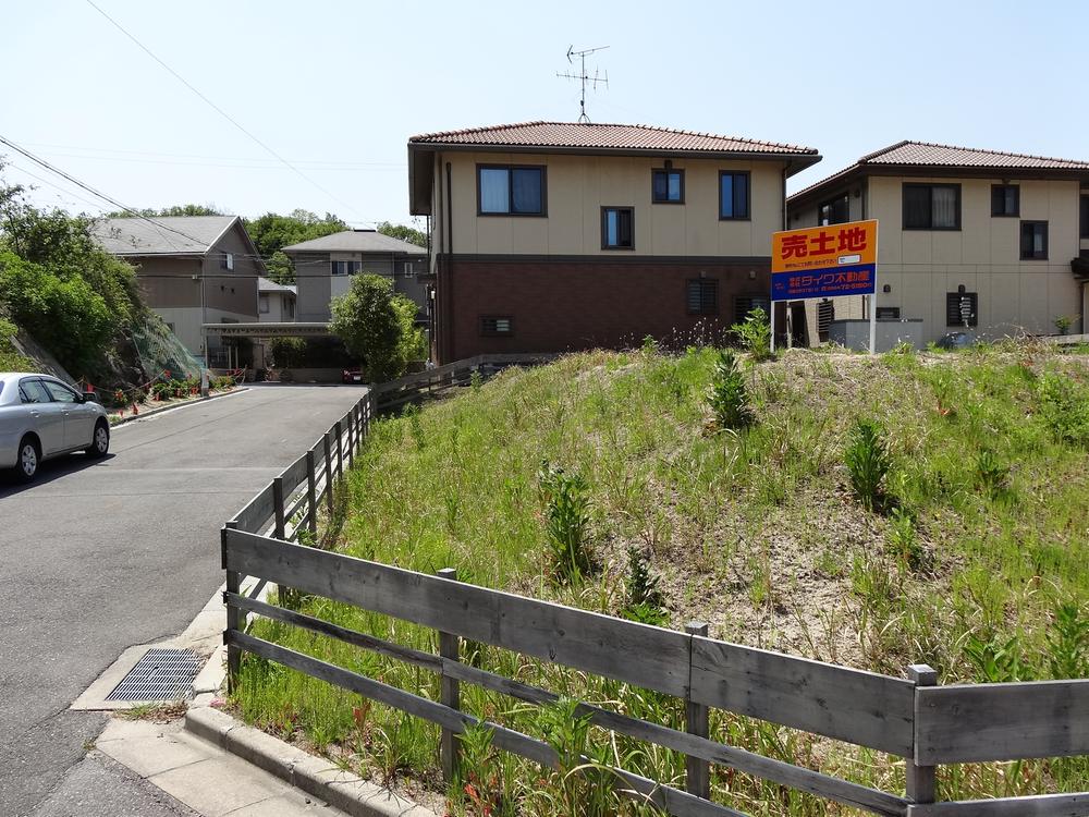 Local photos, including front road. East contact road