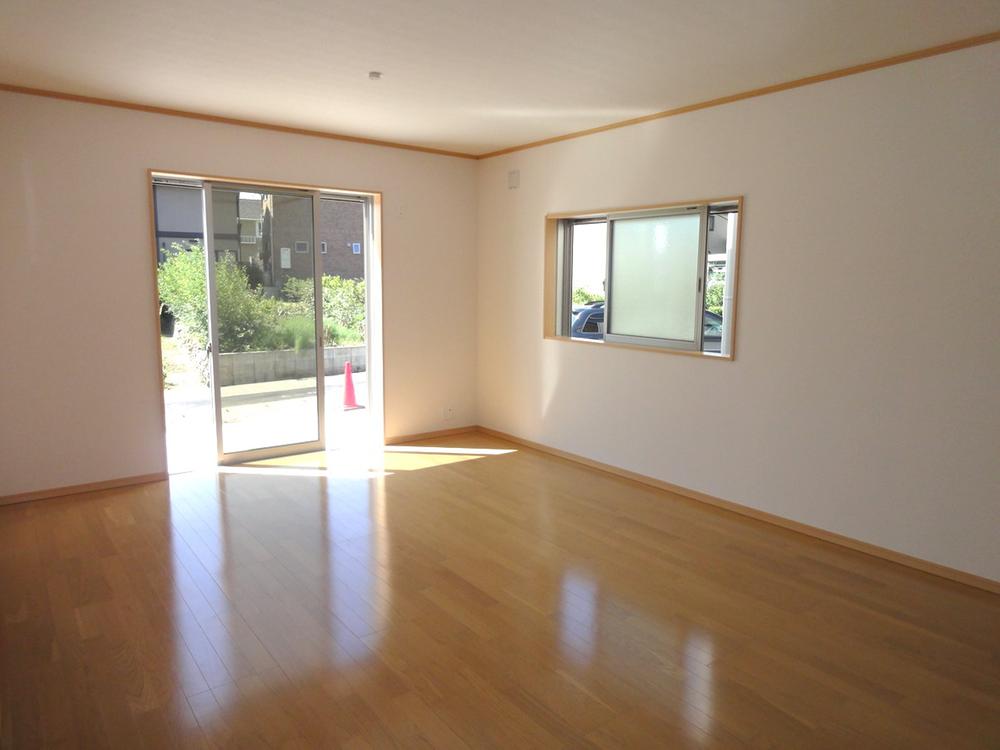 Same specifications photos (living)