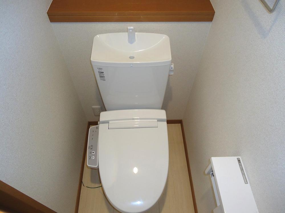 Toilet. Indoor (12 May 2013) Shooting