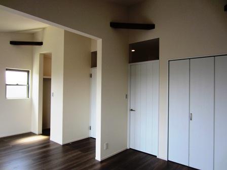 Non-living room. Gradient ceiling of 2 Kaikyoshitsu. Future partition is possible. (BC Building)