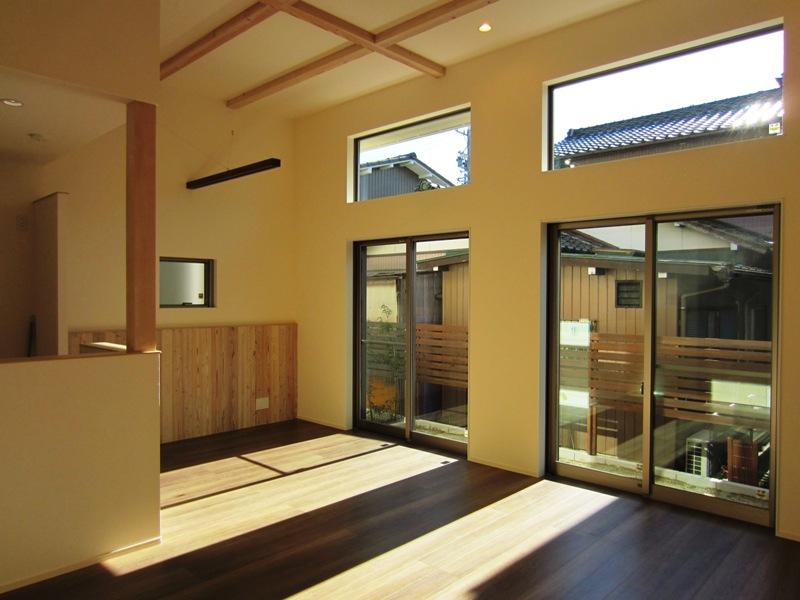 Living. (B Building) LD is a ceiling height of about 3.3m